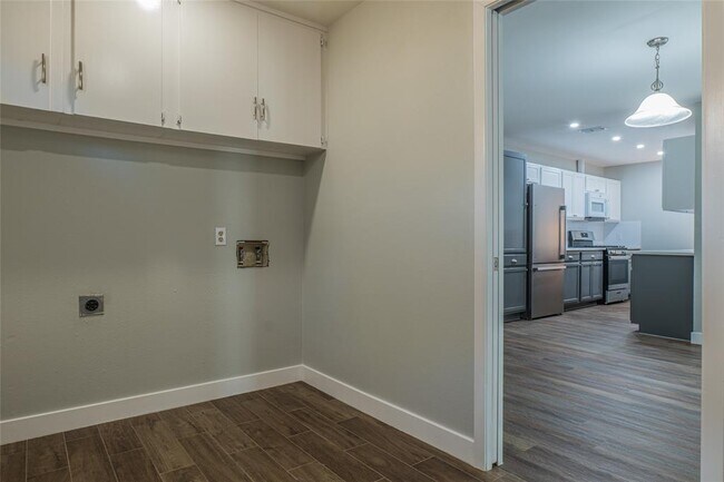 Building Photo - 9014 Slayton Dr