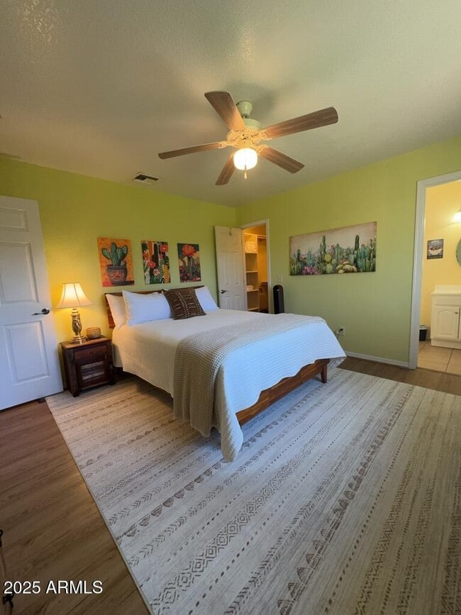 Building Photo - 10238 S Honeysuckle Dr