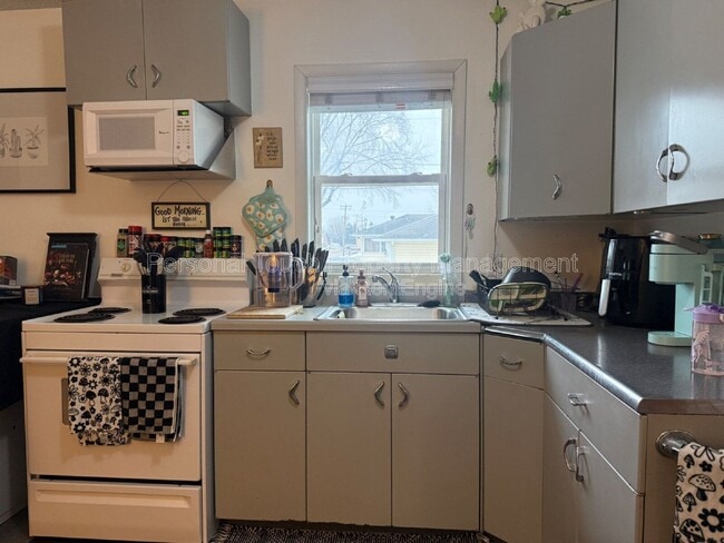 Building Photo - 2709 9th St N