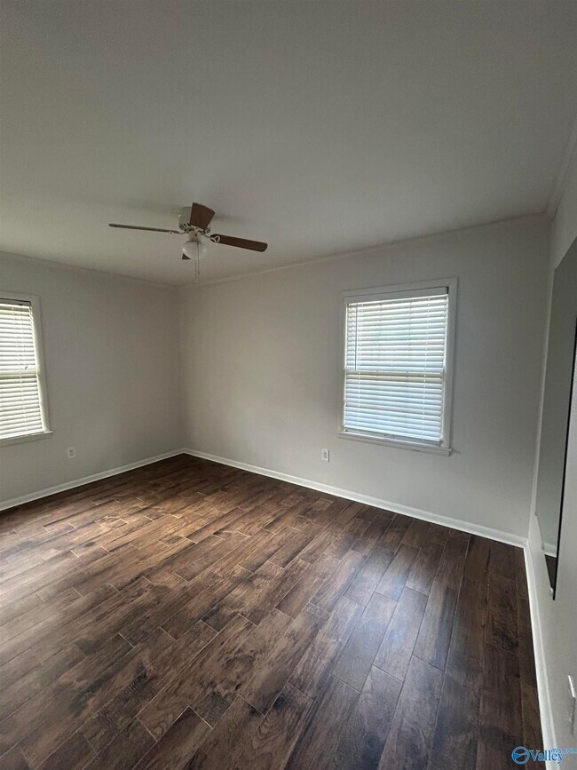 Building Photo - 2327 Quince Dr SE