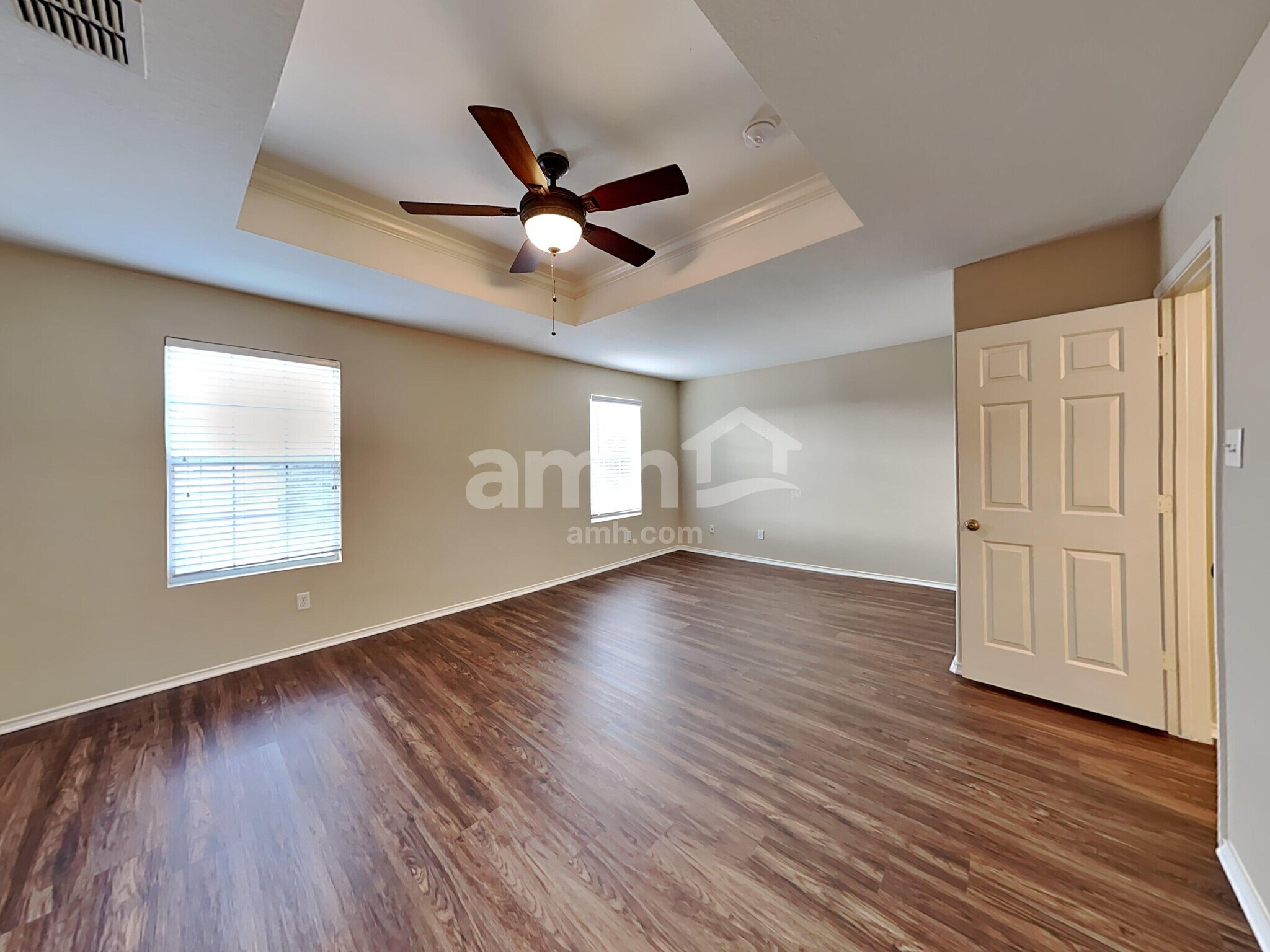 Building Photo - 9210 Pacific Maple