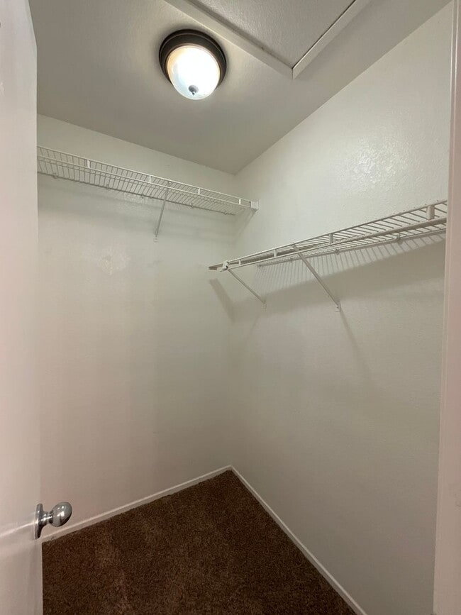 Building Photo - Single story Rosamond Home