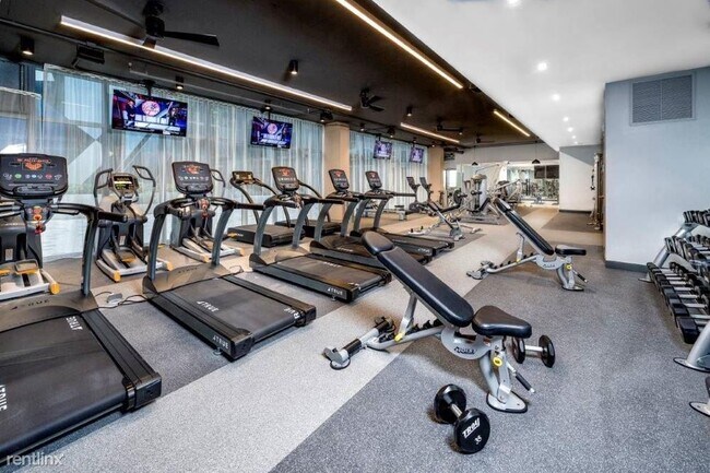 Building Photo - Studio, 1 bath  - 2531 NW 2nd Ave