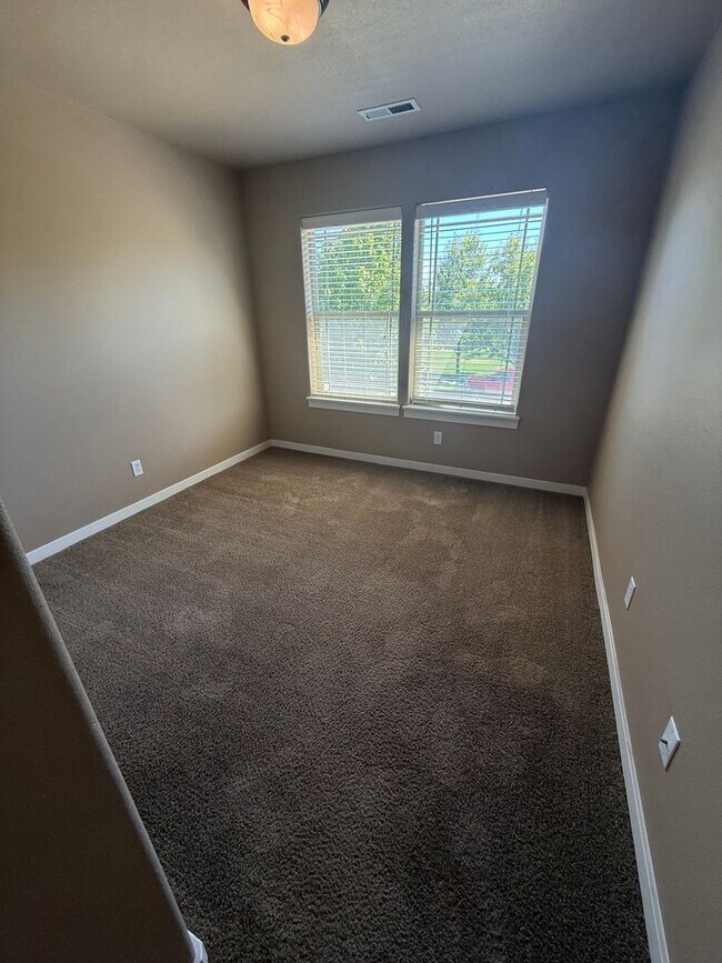 Building Photo - 2948 NE Conners Ave