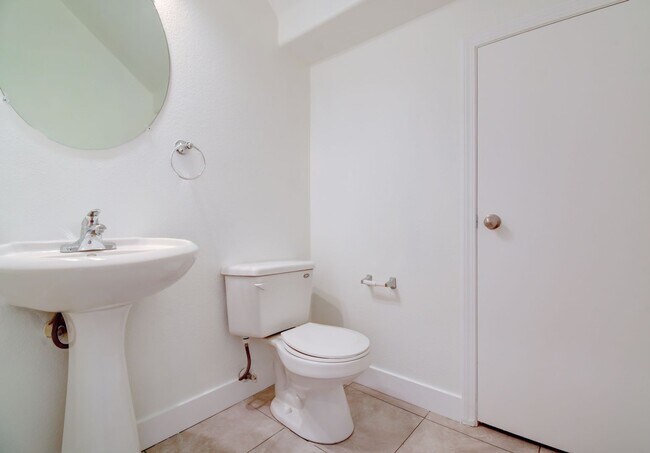 Building Photo - Great home with 4 bedrooms, 2.5 baths. New Floors Paint and Countertops.