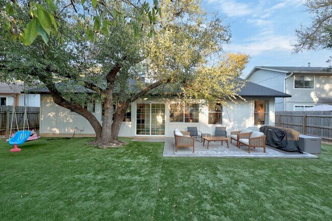 Building Photo - 705 Russet Valley Dr