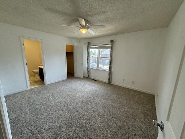 Building Photo - 2700 Thackery Rd