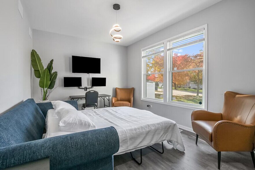 Building Photo - 705 N Garfield St