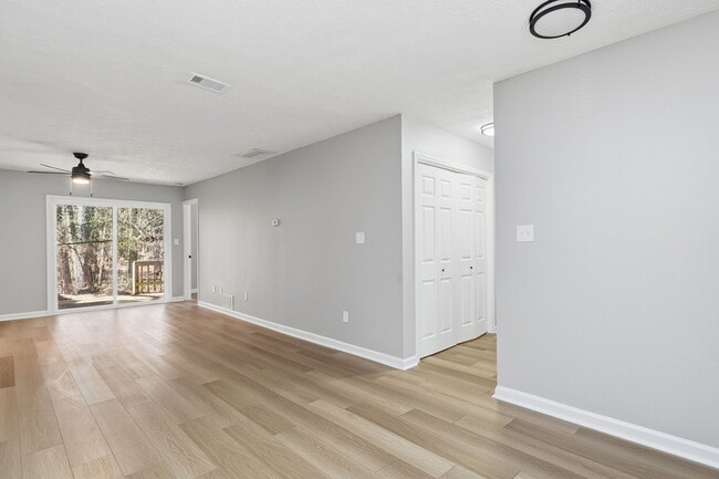 Building Photo - 3921 Henry Ct