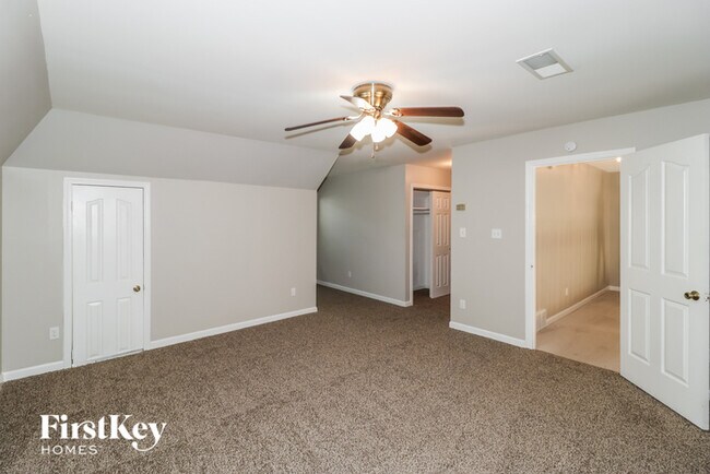 Building Photo - 8410 Walnut Tree Dr