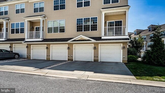Building Photo - 302 Michaels Way