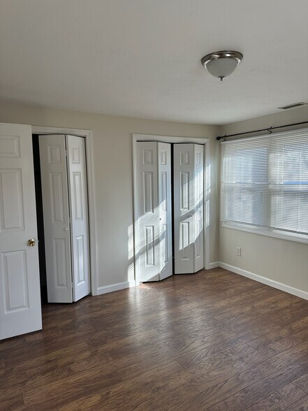 Building Photo - 16 Ledgecrest Dr