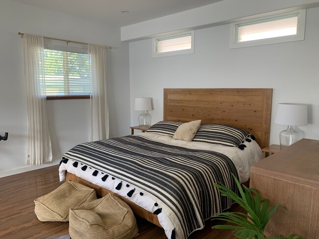 Building Photo - Renovated 3 bed, 2 bath Duplex Home in Waialua