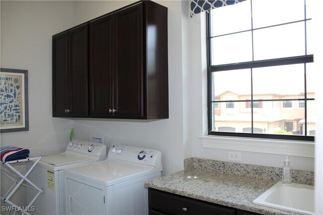 Building Photo - 8756 Bellano Ct