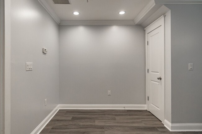 Building Photo - 3-Bedroom Townhouse in the Summit of Athens