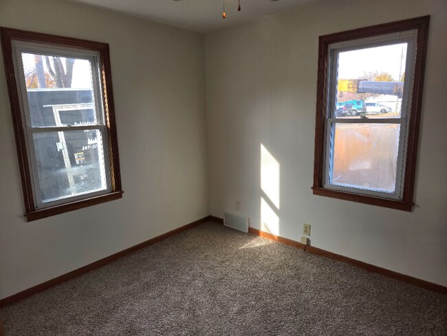 Building Photo - 123 4th St SW