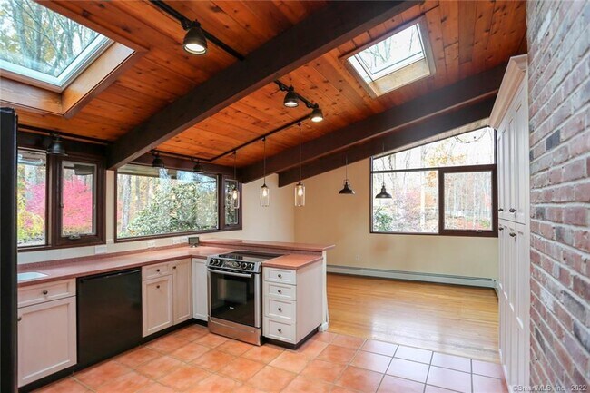 Building Photo - 361 Mill Rd