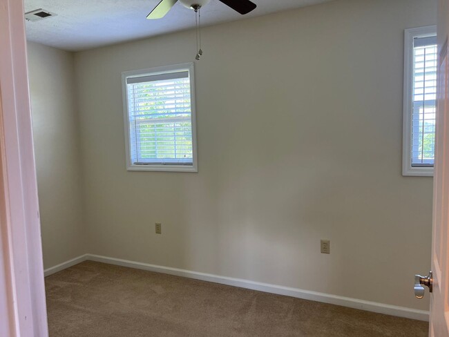 Building Photo - AVAILABLE January 2026! Secluded 2 bedroom...