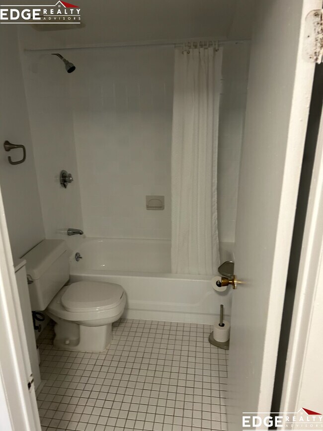 Building Photo - 365 Faneuil St