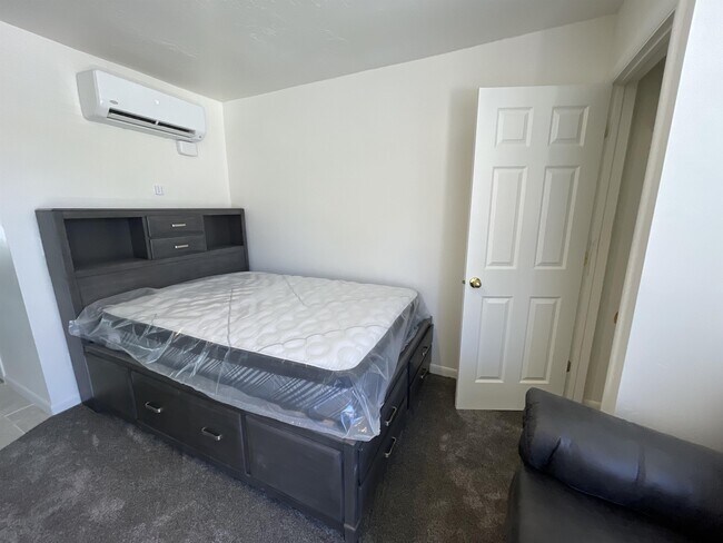 Building Photo - 1105 S State St