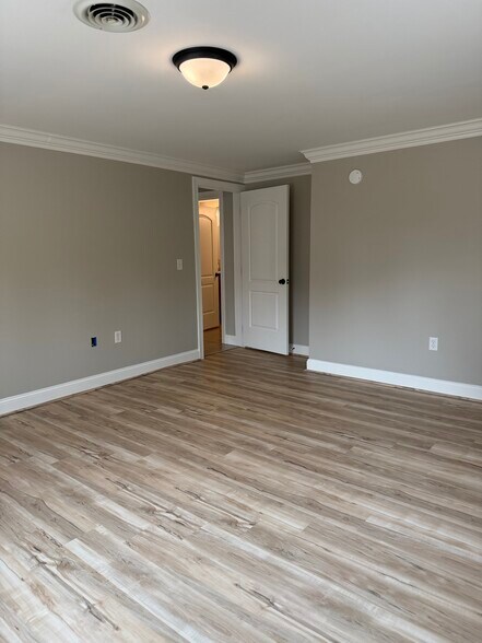 Building Photo - 1720 Grace Ave
