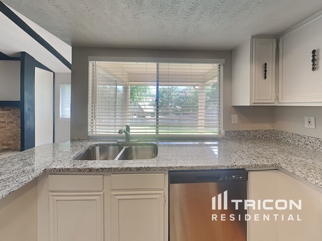 Building Photo - 304 Shelmar Dr