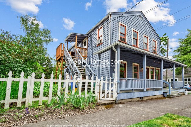 Primary Photo - 1102 SE Umatilla St