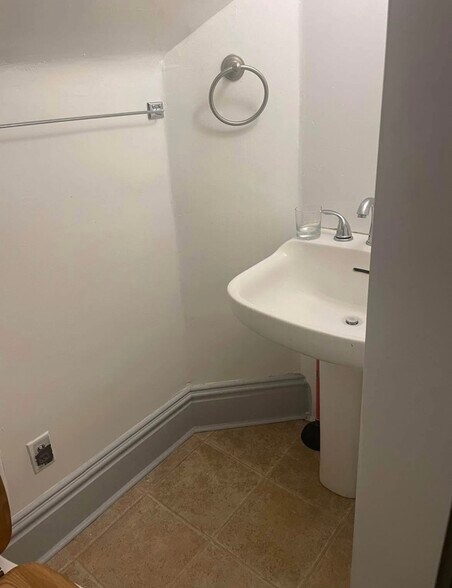 Building Photo - 205 Elm Ave