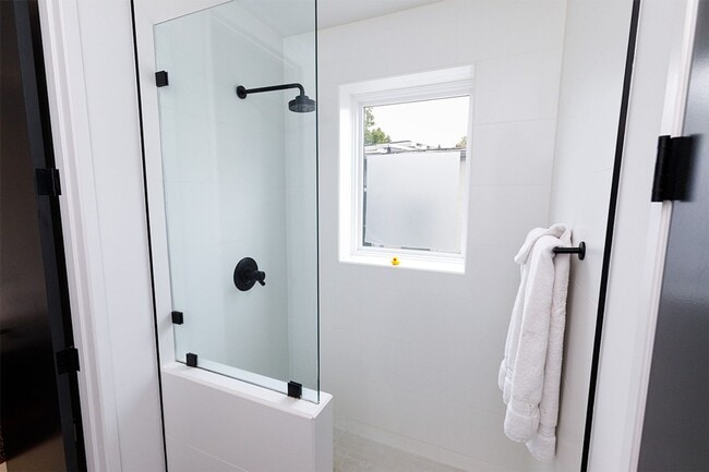 Building Photo - Modern Penthouse in Columbia Heights