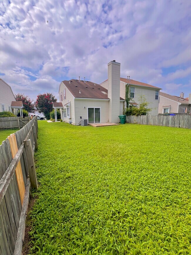 Building Photo - 6223 Cambridge Dr