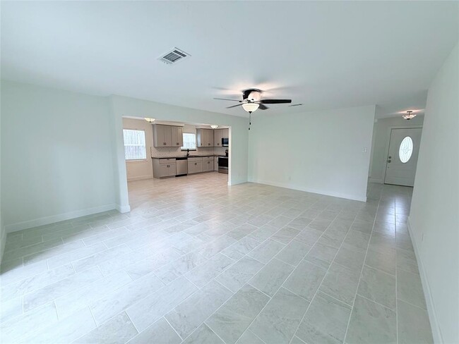Building Photo - 6027 Beaudry Dr