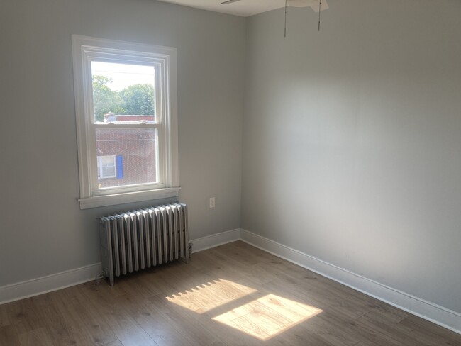 The cozy 3rd floor bedrooms feature cosy radiators, freshly laid floors and new windows. Use them a - 2621 E Somerset St