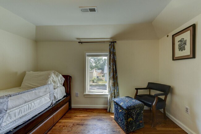 Building Photo - 303 E Chester St