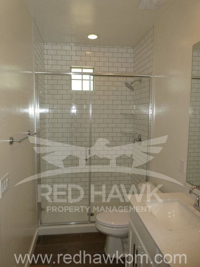 Building Photo - Gorgeous, Modern Three Bedroom, Two Bathro...