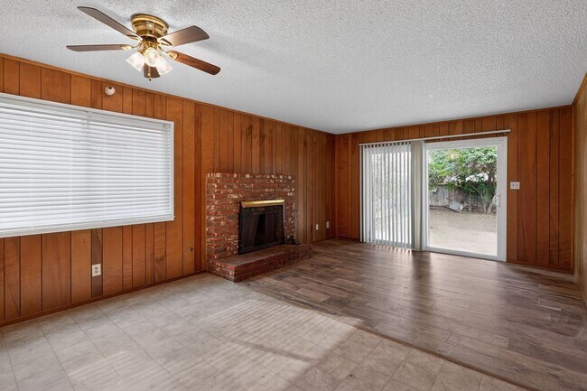 Building Photo - 4115 N Briarwood Ave