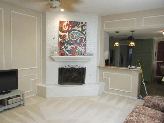 Building Photo - 114 Troy Ave