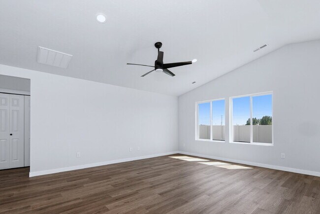 Building Photo - 9093 W Camellia St