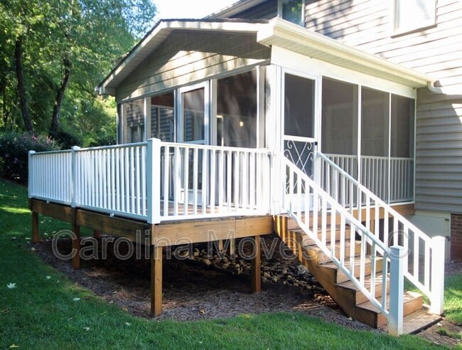 Building Photo - 6 Briton Ct