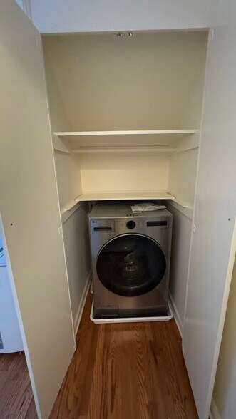 In-Unit Washer / Dryer - 14333 Albers St