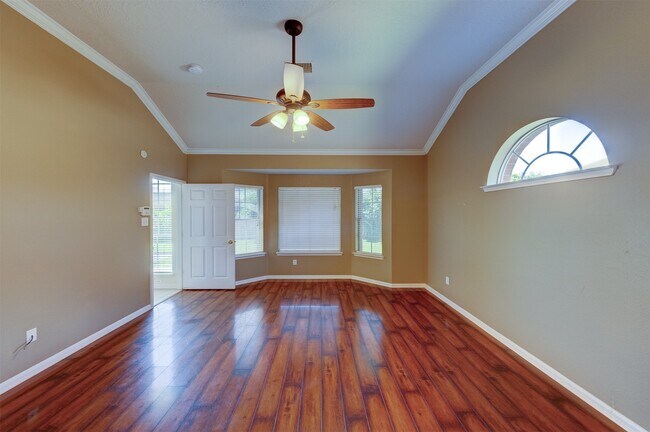Building Photo - 2610 Ledgebrook Ln