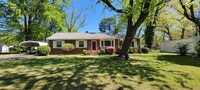 Building Photo - Brick ranch in Southside with large privat...
