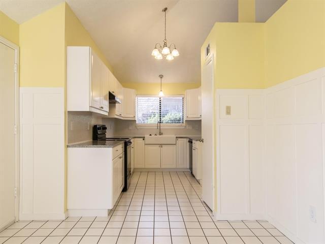 Building Photo - 1520 Mayflower Dr