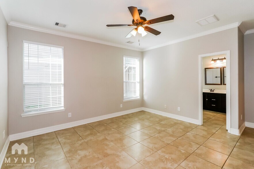 Building Photo - 11018 Tipton Oaks Dr