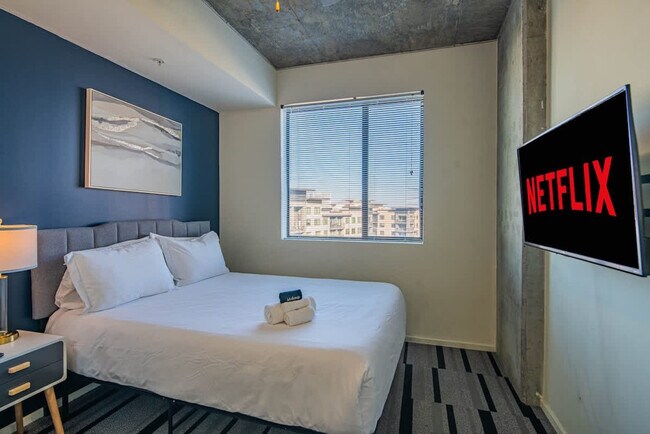 Building Photo - 333 E Roosevelt St