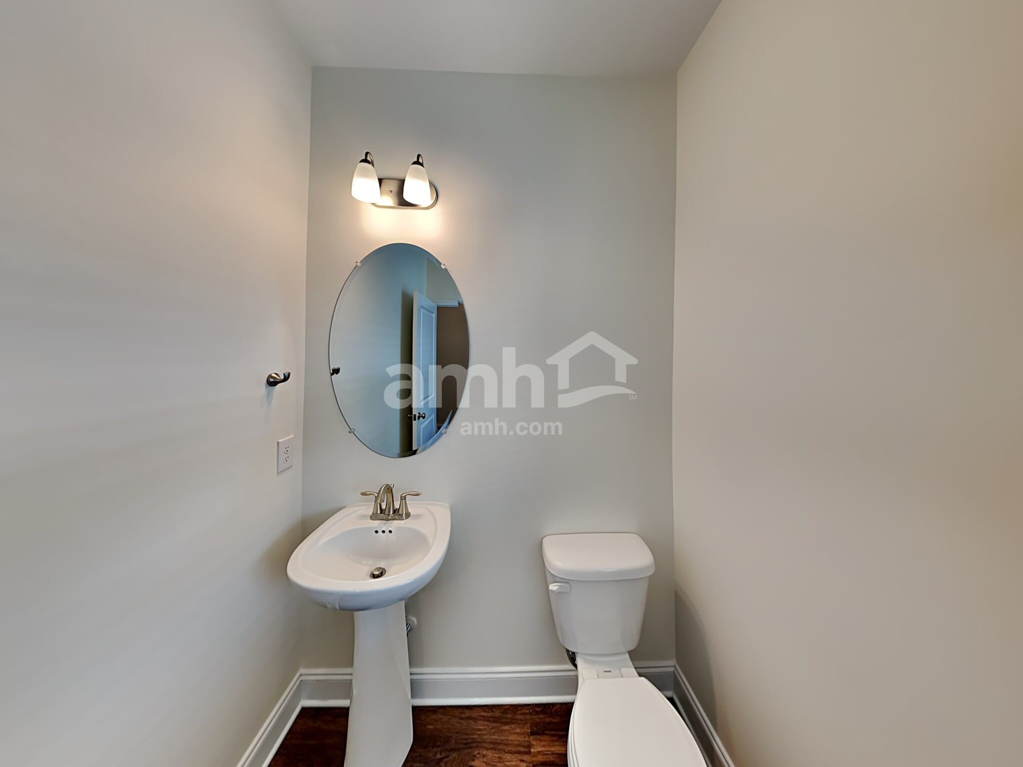 Building Photo - 1320 Lomond Dr