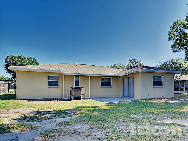 Building Photo - 1201 Windsor Cir