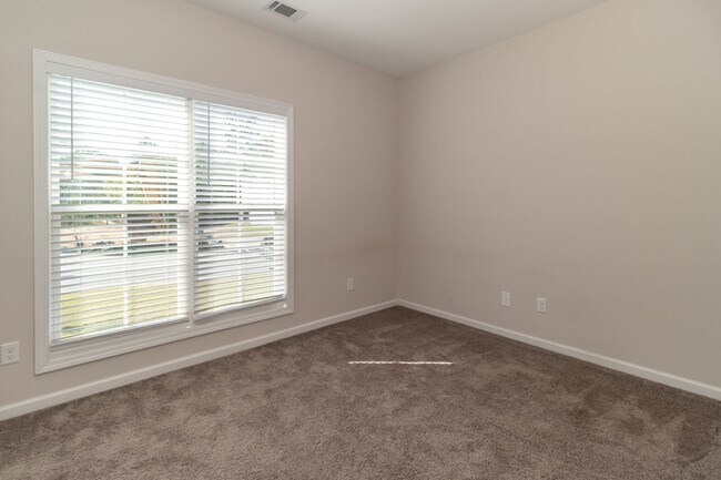 Building Photo - Like New, 4/2, Ranch Home In Grovetown!