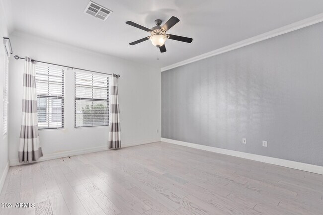 Building Photo - 10757 N 74th St