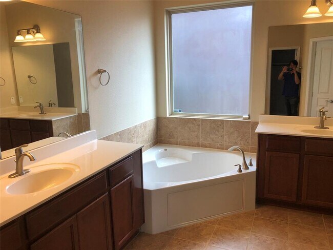 Building Photo - 4823 Lennon Park Ct
