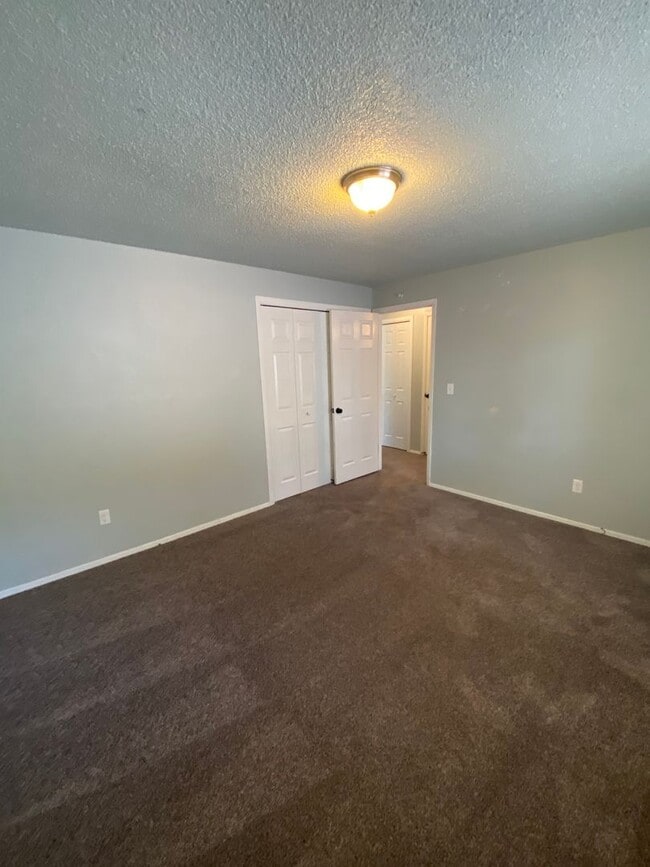 Building Photo - Ready first of June / 3 bedroom 2 bathroom...